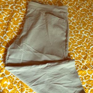 Time and Tru pull-on capri pant